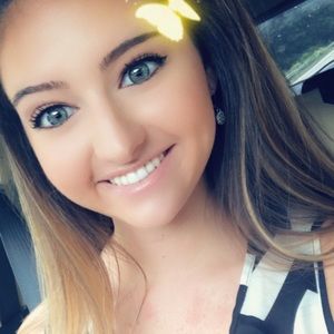 Meet your Posher, Alyssa